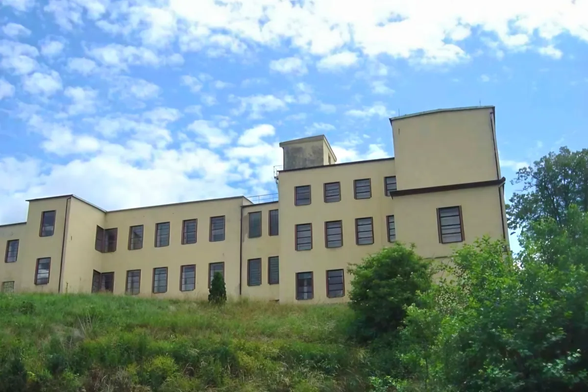 Pronájem výrobní haly, prostoru 3768 m² — Březová nad Svitavou